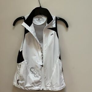 Brooks running wind vest